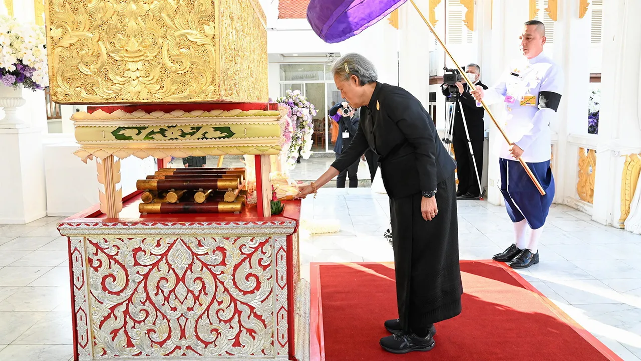 สมเด็จพระกนิษฐาธิราชเจ้า กรมสมเด็จพระเทพรัตนราชสุดาฯ สยามบรมราชกุมารี เสด็จพระราชดำเนินไปในการพระราชทานเพลิงศพ ผศ.บุษกร กาญจนจารี ณ วัดมกุฏกษัตริยาราม เขตพระนคร เมื่อวันที่ 26 เมษายน.