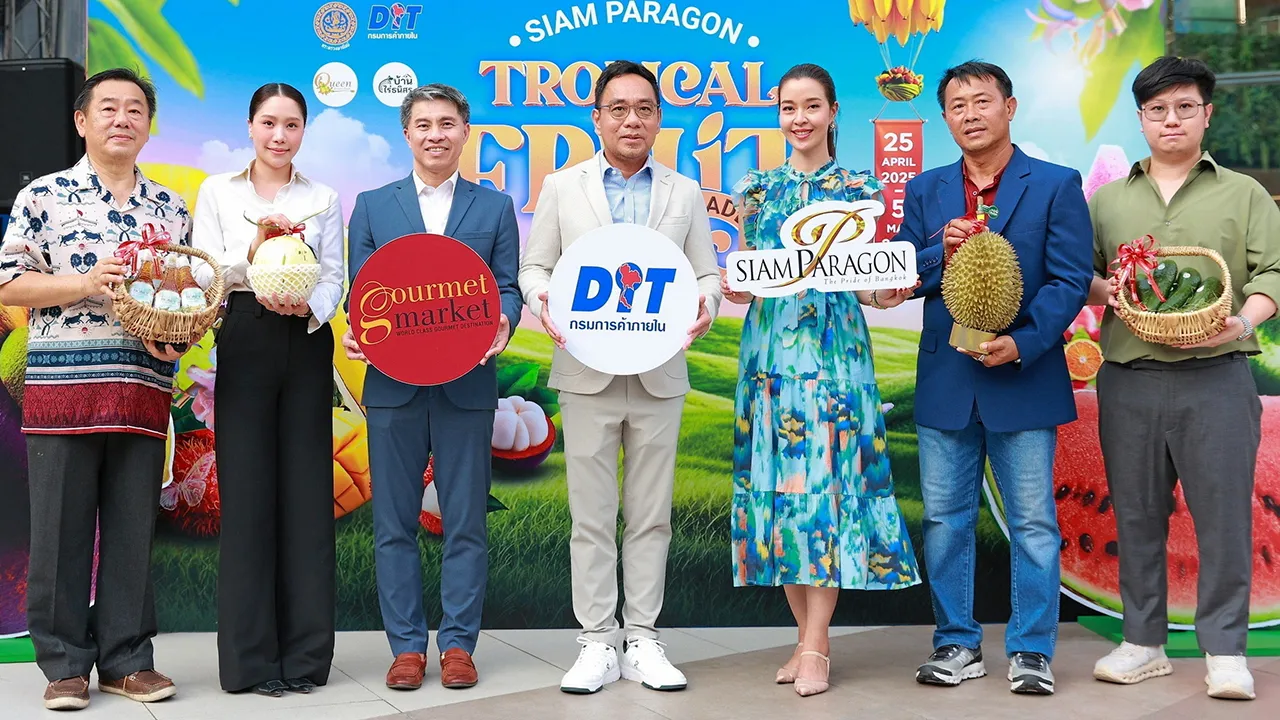 อย่าพลาด - วิทยากร มณีเนตร, ม.ล.อรดิศ สนิทวงศ์, ศุภวุฒิ ไชยประสิทธิ์กุล และ พลอยชมพู อัมพุช เปิดงาน “SIAM PARAGON TROPICAL FRUIT PARADE” รวมสุดยอดผลไม้จากทั่วประเทศ จัดถึง 5 พ.ค. โดยมี สุริศักดิ์ ถวัลย์ศักดิ์วุฒิ มาร่วมงานด้วย ที่สยามพารากอน วันก่อน.
