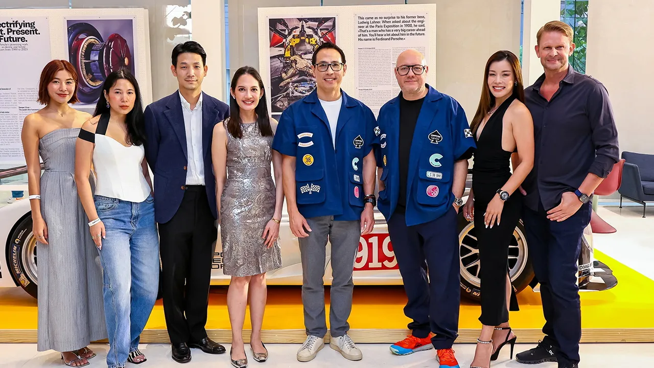 ตามไปชม ชานนท์ เรืองกฤตยา และ สเตฟาน บอกเนอร์ จัดนิทรรศการ “Electrifying Past. Present. Future.” นำเสนอเทคโนโลยีล้ำสมัยของปอร์เช่ด้านระบบขับเคลื่อนไฟฟ้าและไฮบริด จัดถึง 18 ส.ค. โดยมี มาริสา ชลทรัพย์ มาร่วมงานด้วย ที่ Curvistan Bangkok สุขุมวิท 38 วันก่อน.
