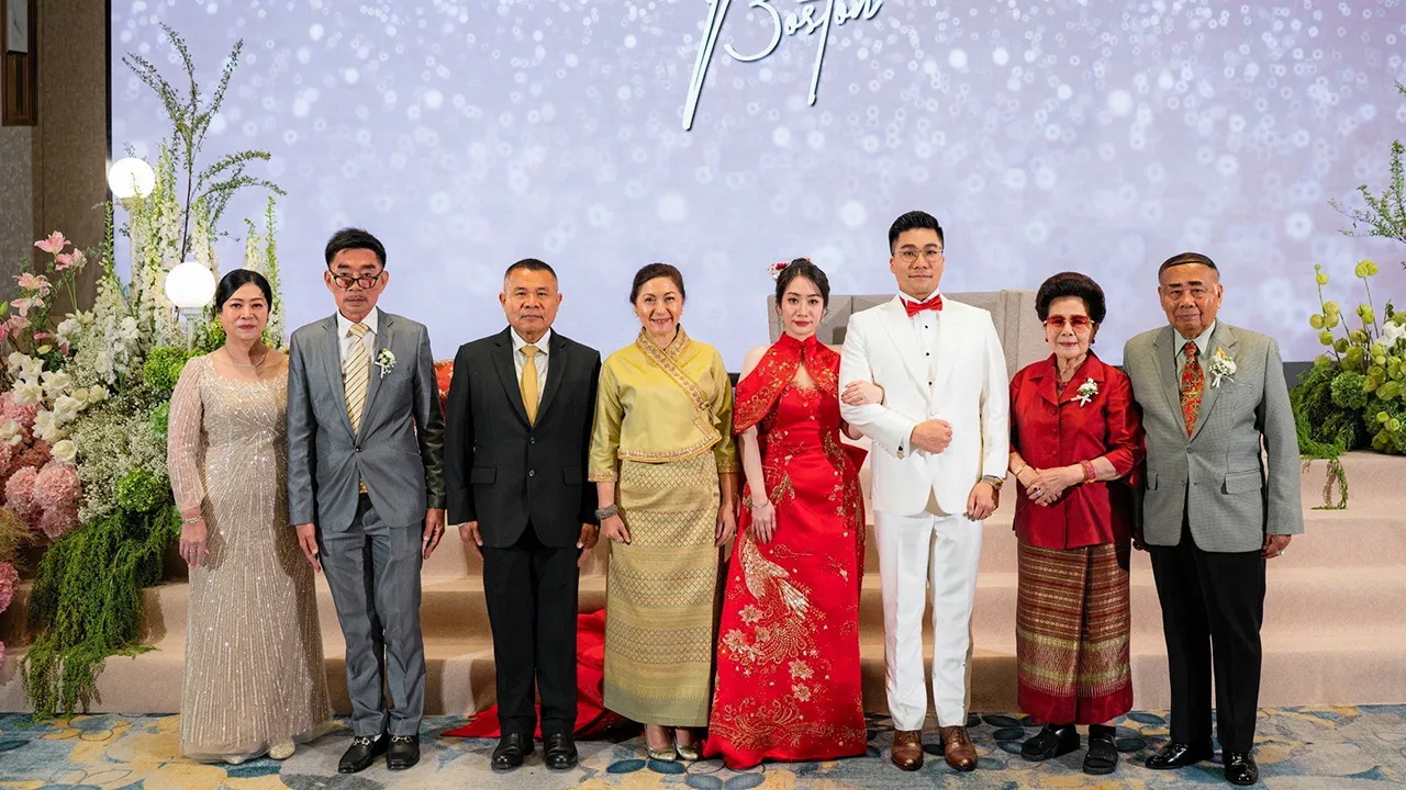 วันวิวาห์ พล.อ.ต.ผจญ การเที่ยง เป็นประธานในงานวิวาห์ระหว่าง กวิสรา ประพฤทธิกุล บุตรี เกรียงไกร ประพฤทธิกุล-ชุติกาญจน์ อุดมเสรีเลิศ กับ บอสตัน ฐานะรักษ์ บุตร ศิราทิพย์ ภู่อมร โดยมี พล.อ.อ.พันธ์ภักดี-มนทิรา พัฒนกุล มาร่วมอวยพรด้วย ที่ รร.อินเตอร์คอนติเนนตัล วันก่อน.