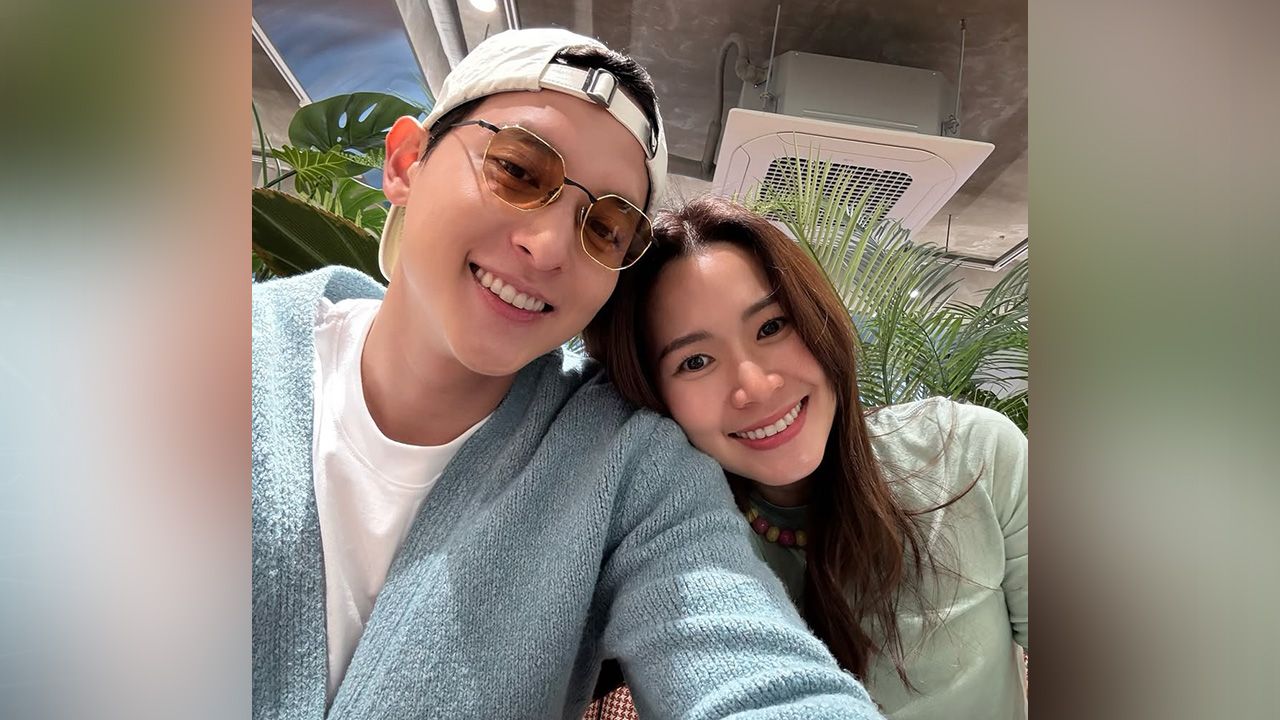ส่วนสามีภรรยา เจมส์ จิรายุ กับ โฟม เบ็ญจมาส ยกแก๊งกลุ่มเพื่อนซี้เที่ยวเกาหลีนานๆ ทีจะเผยโมเมนต์หวานคู่เต็มๆ ฮันนีมูนรอบนี้ลุ้นได้เบบี๋จากกรุงโซลมั้ยน้า...า.