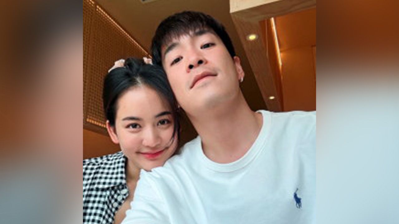 ฟากคู่แฟนคลั่งรัก อาเล็ก ธีรเดช โพสต์รูปเซลฟี่คู่ โบว์ เมลดา หน้าแนบชิดกัน ทนคิดถึงไม่ไหวแคปชัน 