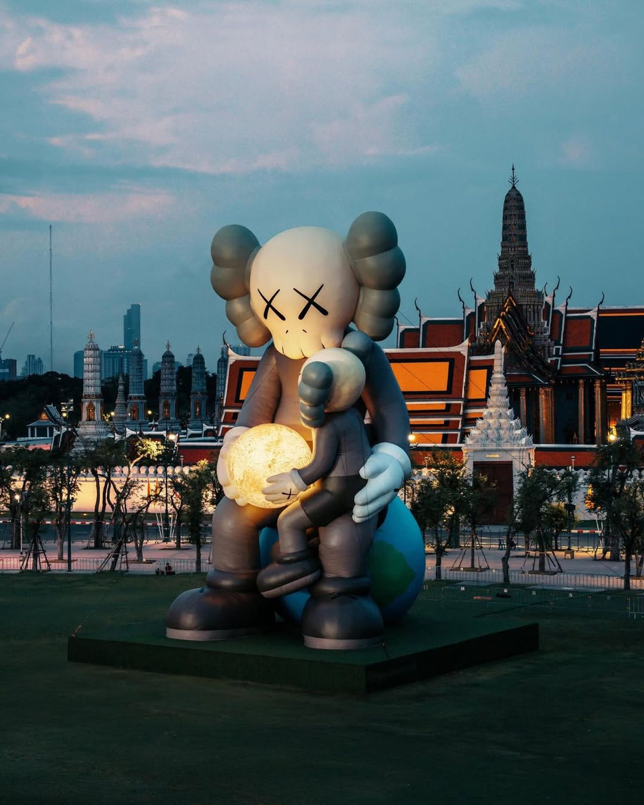 ขอบคุณภาพจาก Instagram : @kaws