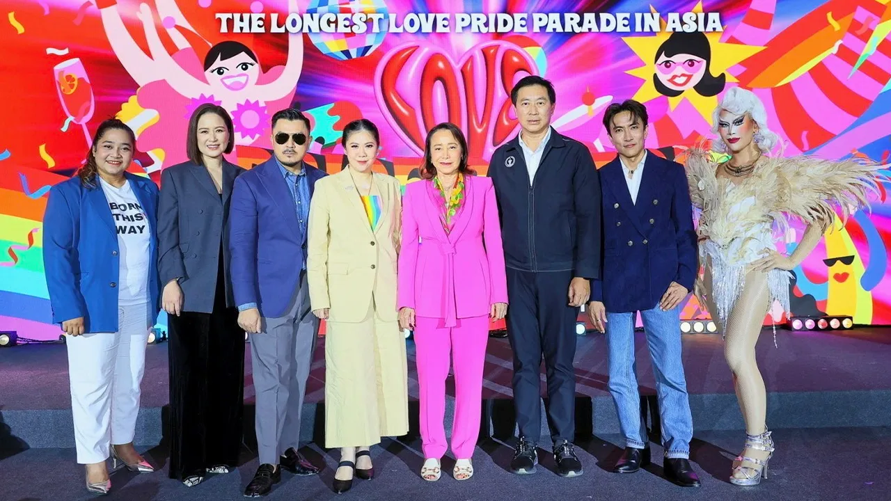 สุดยอด - ศุภลักษณ์ อัมพุช, ฐาปนีย์ เกียรติไพบูลย์ และ ภิมุข สิมะโรจน์ แถลงข่าวการจัดงาน “LOVE PRIDE ♡ PARADE, BANGKOK 2025” พาเหรดและกิจกรรมฉลองเดือนแห่ง PRIDE โดยมี อลิสา พันธุศักดิ์ คุณผลิน และ นพณัช ชัยวิมล มาร่วมแถลงด้วย ที่เอ็มสเฟียร์ วันก่อน.