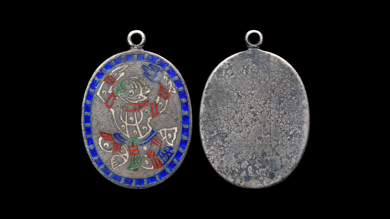 เหรียญรามเกียรติ์ (หนุมาน) เนื้อเงินลงยา พ.ศ.๒๔๖๐ หลวงพ่อกุน วัดพระนอน ของวุฒิ ชะอำ.