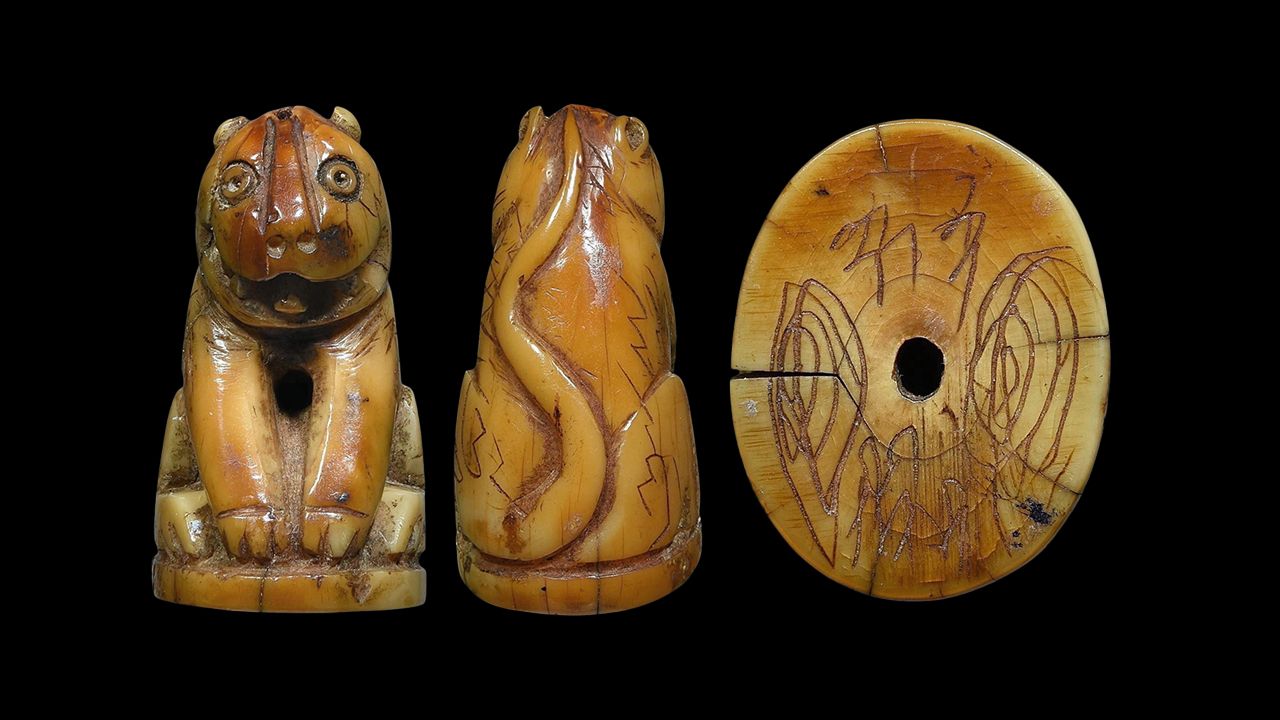 เขี้ยวเสือแกะ (อ้าปาก) หลวงพ่อปาน วัดคลองด่าน ของสถิต ราชบุรี.