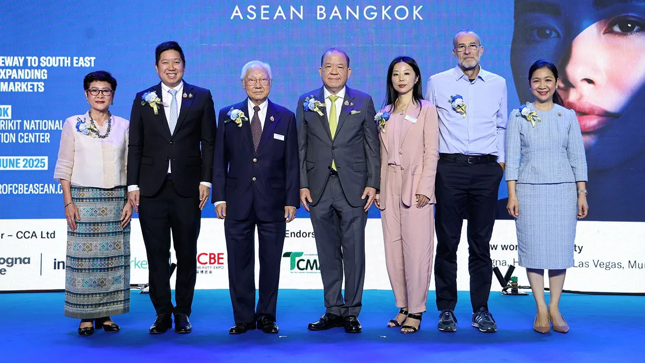 อย่าพลาด พิชัย นริพทะพันธุ์ และ มนู เลียวไพโรจน์ เปิด “Cosmoprof CBE ASEAN Bangkok 2025” งานแสดงสินค้าอุตสาหกรรมความงามระดับภูมิภาค จัดถึง 27 มิ.ย.2568 โดยมี ดอนนา ไช และ วรวงศ์ รามางกูร มาร่วมงานด้วย ที่ศูนย์การประชุมแห่งชาติสิริกิติ์ วันก่อน.