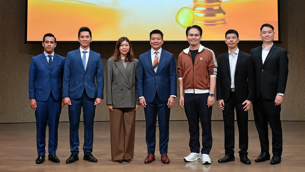 เตรียมพร้อม สมรรถ อินทรกำธรชัย จัดสัมมนา “สร้างพอร์ตการลงทุนที่ยั่งยืนเพื่อชีวิตวัยเกษียณที่ดี” เพื่อให้ความรู้การเตรียมความพร้อมด้านการเงินเพื่อวัยเกษียณให้ลูกค้า โดยมี ปิยาภรณ์ ครองจันทร์ และ จักรพงษ์ เมษพันธุ์ มาร่วมงานด้วย ที่ตลาดหลักทรัพย์ วันก่อน.