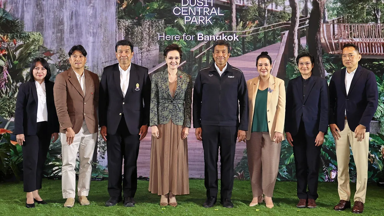 สวนลอยฟ้า ศุภจี สุธรรมพันธุ์ และ กรกช เจริญปลั่ง เปิดตัวโครงการ “Dusit Central Park : Thailand’s Largest Urban Roof Park” สวนลอยฟ้าใจกลางเมืองใหญ่ที่สุดในไทย โดยมี รศ.ชัชชาติ สิทธิพันธุ์ และ รศ.นพ.ฉันชาย สิทธิพันธุ์ มาร่วมงานด้วย ที่โรงแรมดุสิตธานี วันก่อน.