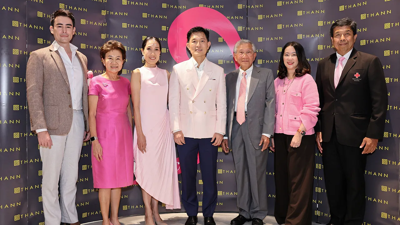หอมจริง ฐิติพัฒน์ ศุภภัทรานนท์ เปิดตัว “THANN Pink Ribbon Collection” มอบความหอมให้ทุกพื้นที่ เพื่อหารายได้ให้มูลนิธิศูนย์มะเร็งเต้านมเฉลิมพระเกียรติ โดยมี รศ.นพ.กฤษณ์ จาฏามระ, รศ.นพ.ฉันชาย สิทธิพันธุ์ และ พลินี คงชาญศิริ มาร่วมงานด้วย ที่วัน แบงค็อก วันก่อน.