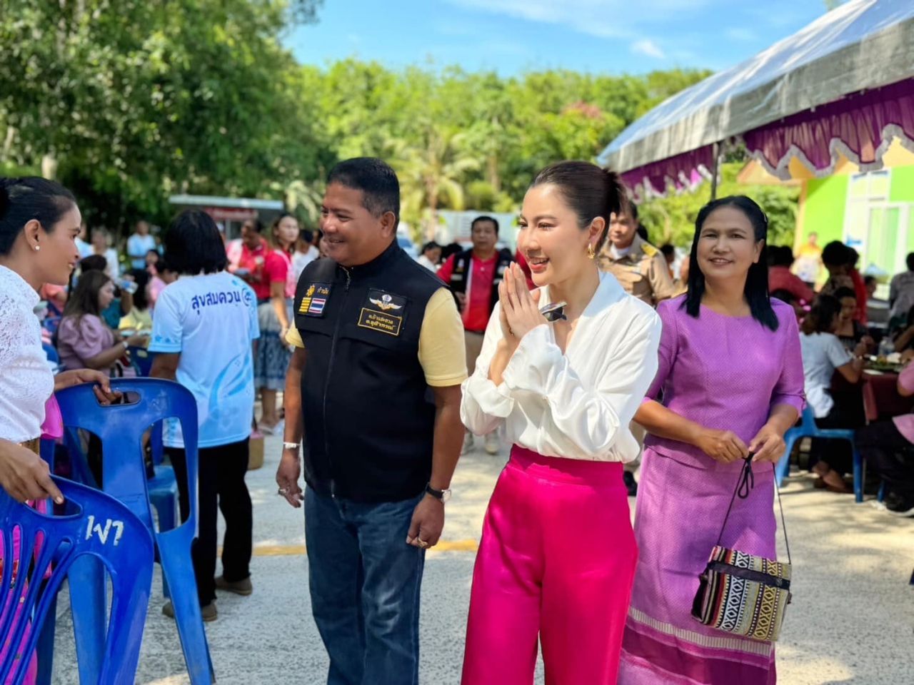 น.ส.ชฎาลักษณ์ วรพงศ์ (ตุ๊กตา) ภรรยา นายชัยชนะ เดชเดโช รองหัวหน้าพรรคประชาธิปัตย์ และ สส.นครศรีธรรมราช 2 สมัย