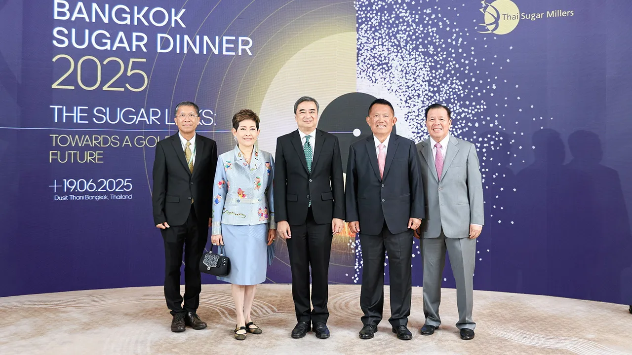 น่าฟัง อภิสิทธิ์ เวชชาชีวะ อดีตนายกรัฐมนตรี มาปาฐกถาหัวข้อ “The Sugar Industry in a World of Bitter Conflicts and Sour Trade” ในงาน Bangkok Sugar Dinner 2025 โดยมี คุณหญิงณัฐิกา วัธนเวคิน อังอุบลกุล และ ดร.สมชาย หาญหิรัญ มาร่วมงานด้วย ที่โรงแรมดุสิตธานี วันก่อน.