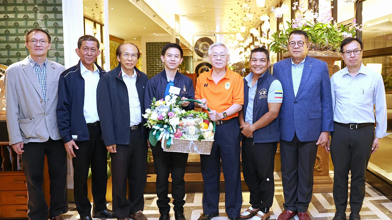 ดีใจด้วย อุดม สิทธิวิรัชธรรม, สุทธิรักษ์ ทรงศิวิไล, ศ.ดร.ประสิทธิ์ ปิวาวัฒนพานิช, สมชาย เอมโอช และ ลือชา การณ์เมือง มาร่วมแสดงความยินดีให้ รศ.ดร.อิสระ เสรีวัฒนวุฒิในโอกาสได้เป็นเลขาธิการสถาบันพระปกเกล้า ที่โรงแรมแมนดาริน โอเรียนเต็ล วันก่อน.