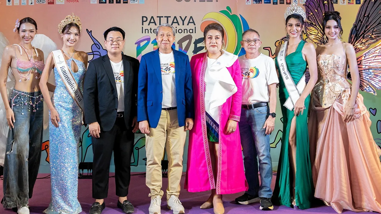 พาเหรดริมหาด ขวัญชัย บุญอารีย์ จัดงาน “Pride Parade ริมชายหาด” เพื่อผลักดันให้พัทยาเป็น Pride Destination ดีที่สุดในภาคตะวันออก โดยมี ฐิติญานันท์ หนักป้อ, นพ.วิชัย ธนาโสภณ, กวิน สินเสรีกุล, ศุภิสรา วัฒนากิจไพศาล และ สุนีพร เจริญชัย มาร่วมงานด้วย ที่เซ็นทรัล มารีนา เอาต์เล็ต วันก่อน.