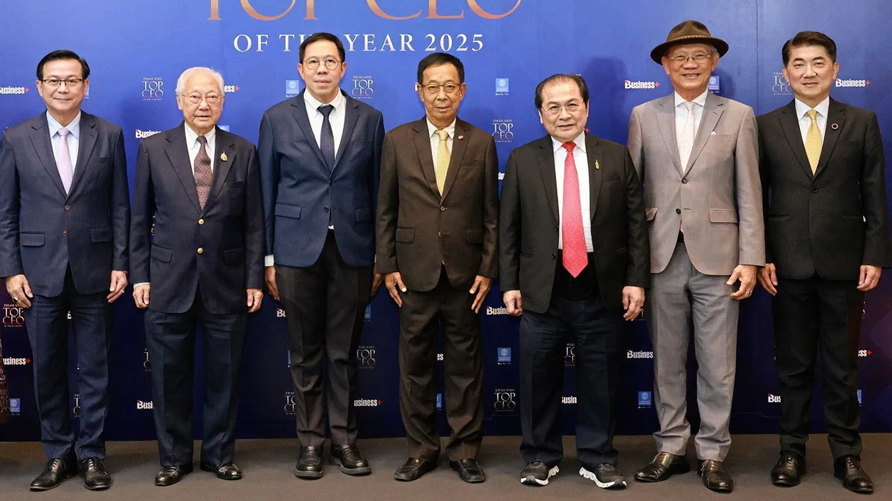 สุดยอด - นุรักษ์ มาประณีต องคมนตรี มอบรางวัล THAILAND TOP CEO OF THE YEAR 2025 ให้ ดร.ประทีป ตั้งมติธรรม, ดร.สมพร สืบถวิลกุล และ ประสิทธิ์ บุญดวงประเสริฐ โดยมี มนู เลียวไพโรจน์ และ ศ.ดร.ศุภสวัสดิ์ ชัชวาลย์ มาร่วมงานด้วย ที่โรงแรมอินเตอร์คอนติเนนตัล วันก่อน.