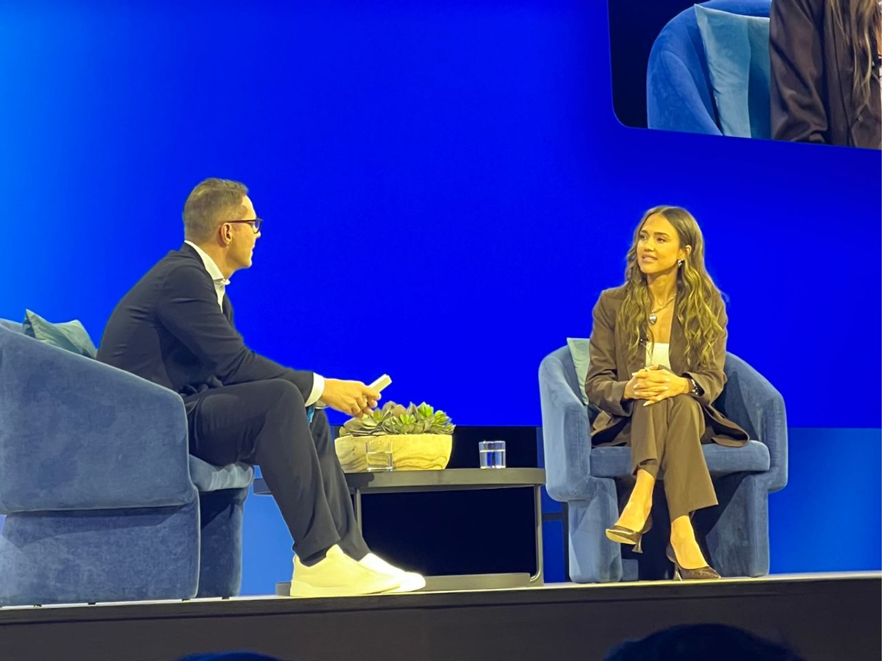 Jessica Alba นักแสดงและเจ้าของธุรกิจ The Honest Company แบรนด์ของใช้ออร์แกนิก ร่วมสนทนาแลกเปลี่ยนวิสัยทัศน์บนเวที SAP Sapphire 2025