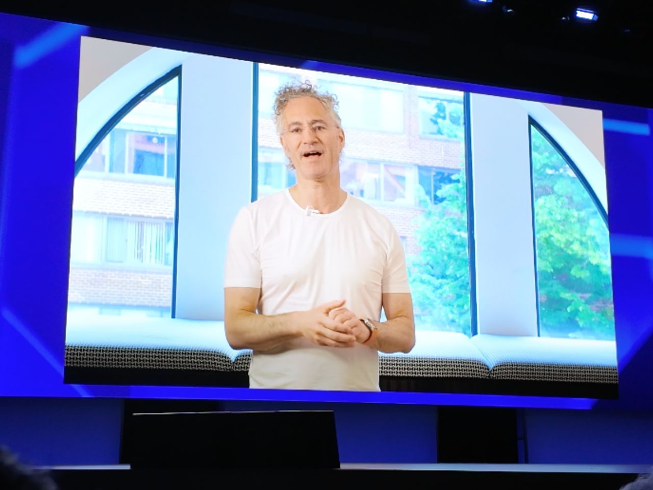 Alex Karb ซีอีโอและผู้ร่วมก่อตั้ง Palantir บนเวที Keynote ในงาน SAP Sapphire 2025