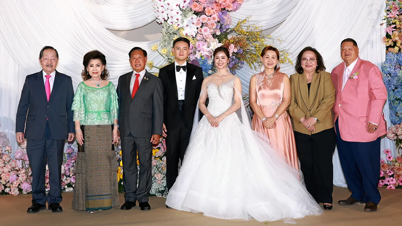 วันวิวาห์ ประจักษ์–ละออ ตั้งคารวคุณ เป็นประธานในงานวิวาห์ระหว่าง ชลิตา บุตรี ก้องวริศร์ พาณิชย์เบญจกุล–นิธิมา ประธานทิพย์ กับ รตน บุตร ประชา–จิตรา ชัยรัตน์ โดยมี ดร.ประทีป เจียรวนนท์ และ อุษา สมบูรณ์ มาร่วมงานด้วย ที่ รร.แมริออท มาร์คีส์ ควีนส์ปาร์ค วันก่อน.