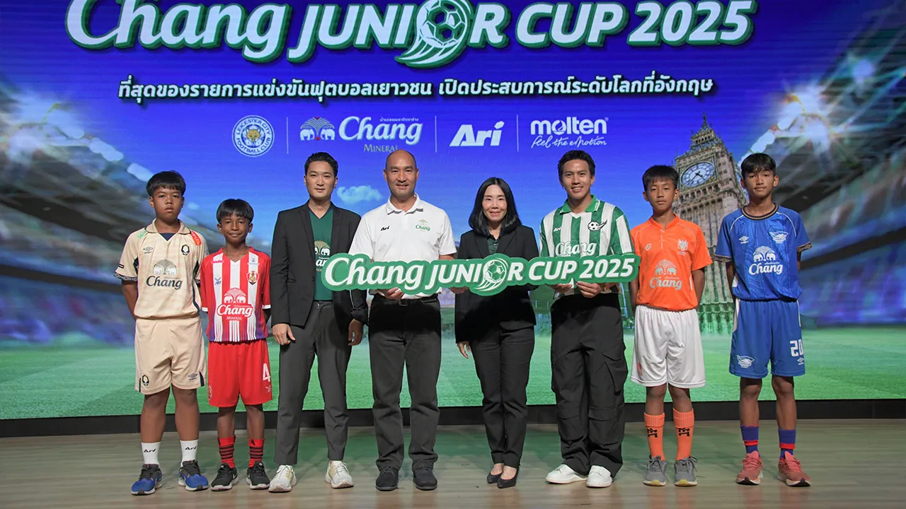 แข่งฟุตบอล เจษฎากร โคชส์ และ โรจนสิทธิ์ มีนิจสิน จัดพิธีจับสลากแบ่งสายการแข่งขันรอบ 16 ทีม โครงการ “Chang Junior Cup 2025” การแข่งขันฟุตบอลเยาวชนชิงแชมป์ประเทศไทย โดยมี โชติรัฏฐ์ ศิริอัฐ และ ธีรเทพ วิโนทัย มาร่วมงานด้วย ที่อาคารไทยเบฟ ควอเตอร์ วันก่อน.