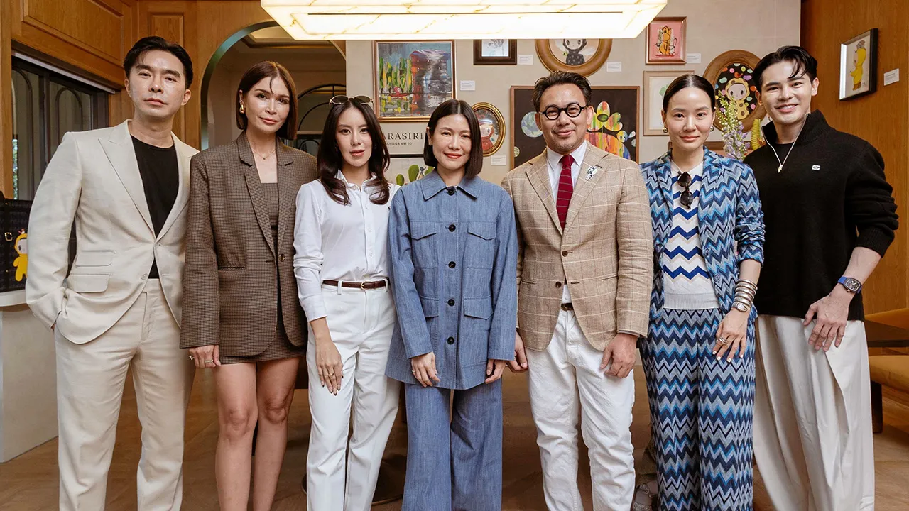 น่าอยู่มาก ศรีอำไพ รัตนมยูร จัดงาน “NARASIRI BANGNA KM.10 x PARNARTS” เชิญลูกค้าชมโครงการบ้านหรูในบรรยากาศความงดงามสไตล์นิวยอร์ก พร้อมผลงานคอลเลกชันพิเศษของ สมนึก คลังนอก โดยมี กุลมาศ สารสาส มาร่วมงานด้วย ที่นาราสิริ บางนา วันก่อน.