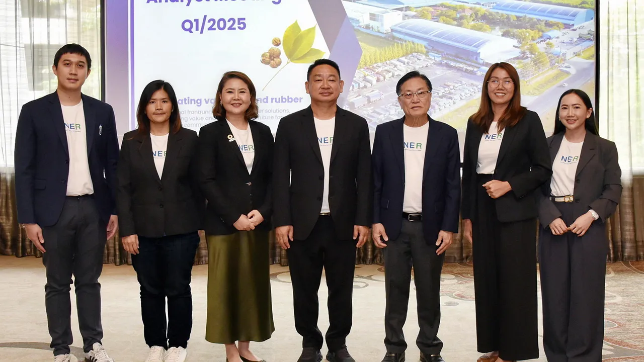 พบผู้ลงทุน ชูวิทย์ จึงธนสมบูรณ์ และ ศักดิ์ชัย จงสถาพงษ์พันธ์ จัดงานพบนักวิเคราะห์และนักลงทุน เพื่อสรุปผลการดำเนินงานไตรมาส 1 ประจำปี 2568 ของบริษัทนอร์ทอีส รับเบอร์ ผู้ผลิตและจำหน่ายยางแผ่นรมควัน ยางแท่ง ยางผสม ที่โรงแรมดิ โอกุระ เพรสทีจ วันก่อน.