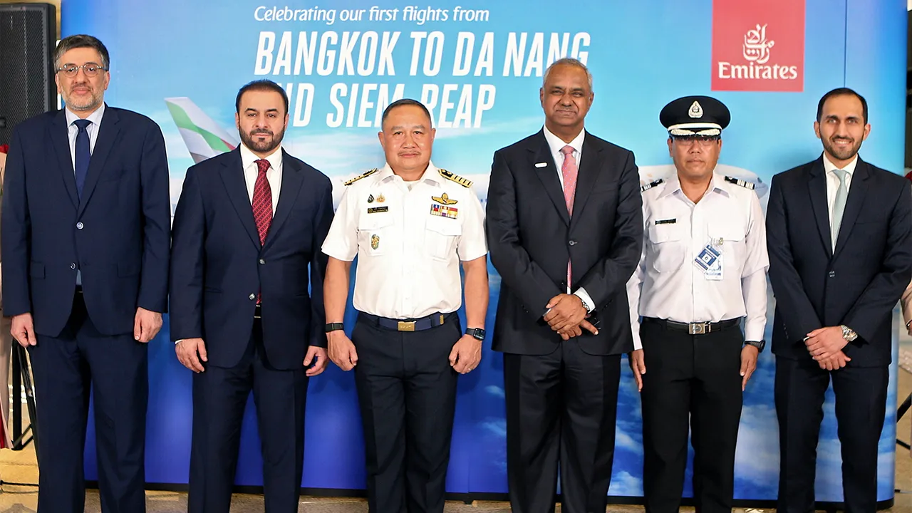 บินสบาย พล.อ.อ.มนัท ชวนะประยูร, นาบิล ซุลตาน, ออร์ฮาน อับบาส และ โมฮัมเหม็ด อัล วาเฮดิ เปิดเที่ยวบินปฐมฤกษ์เส้นทางบินใหม่จากดูไบสู่ดานังและเสียมราฐ ของสายการบิน เอมิเรตส์ เพื่อขยายเส้นทางบินในเอเชียตะวันออกเฉียงใต้ ที่ท่าอากาศยานสุวรรณภูมิ วันก่อน.