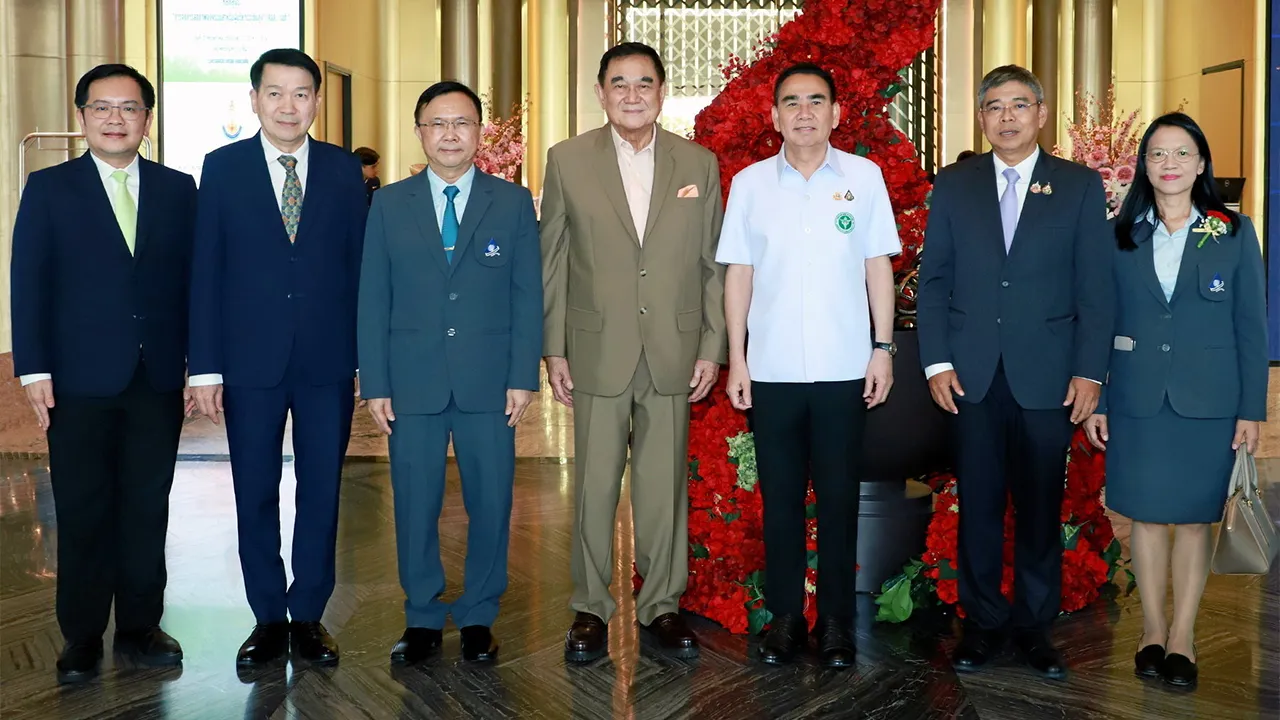 วิจัยระบบ ดร.อัศวิน อิงคะกุล ให้การต้อนรับ เดชอิศม์ ขาวทอง รมช.สาธารณสุข ในโอกาสเปิดการประชุมสถาบันวิจัยระบบสาธารณสุข ปี 2568 โดยมี ศ.นพ.ปิยะมิตร ศรีธรา, นพ.ศักดา อัลภาชน์ และ นพ.ศุภกิจ ศิริลักษณ์ มาร่วมประชุมด้วย ที่โรงแรมอัศวิน แกรนด์ วันก่อน.