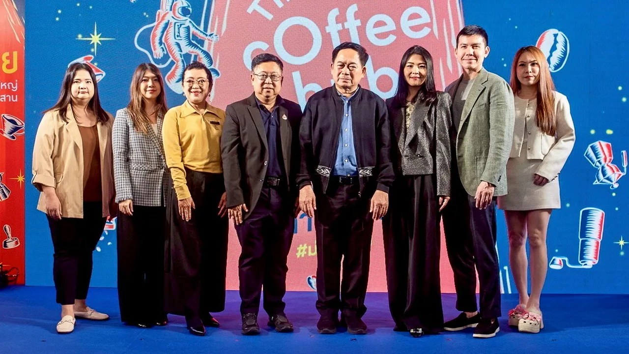 อย่าพลาด ไกรสร กองฉลาด, สุริยา ปิ่นรัตน์ และ ฌานิกา แสนสุขสวัสดิ์ เปิดงาน “THAILAND COFFEE HUB 2025” เทศกาลกาแฟสุดยิ่งใหญ่รวมแบรนด์ชั้นนำทั่วไทยและต่างประเทศ จัดถึง 8 มิ.ย. โดยมี จักรพันธ์ อมรสมบูรณ์ศักดิ์ และ จิราภรณ์ ขันธโสธร มาร่วมงานด้วย ที่เซ็นทรัล ขอนแก่น วันก่อน.
