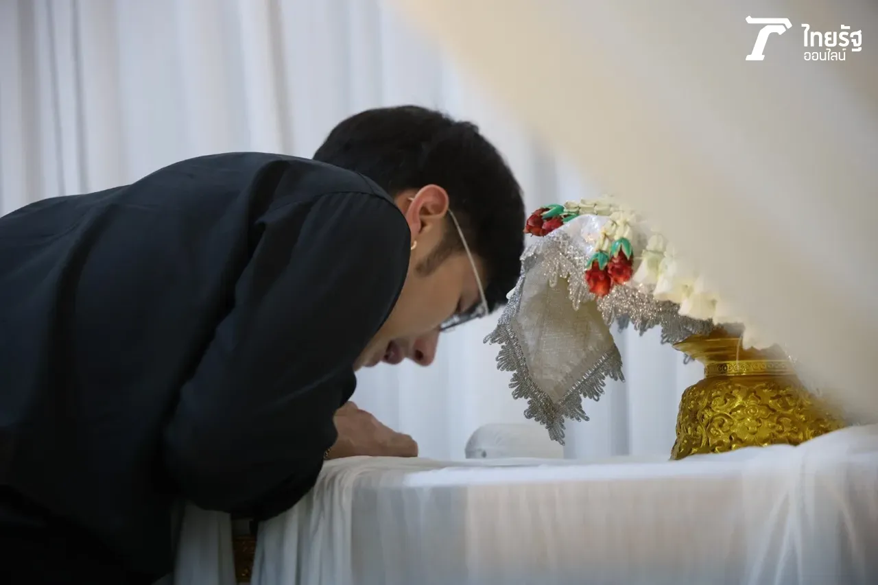 ภัทร์ น้องชาย บอย ปกรณ์ คิดถึงคุณแม่งามทิพย์สุดหัวใจ ยืนคุยกับแม่ทั้งน้ำตา