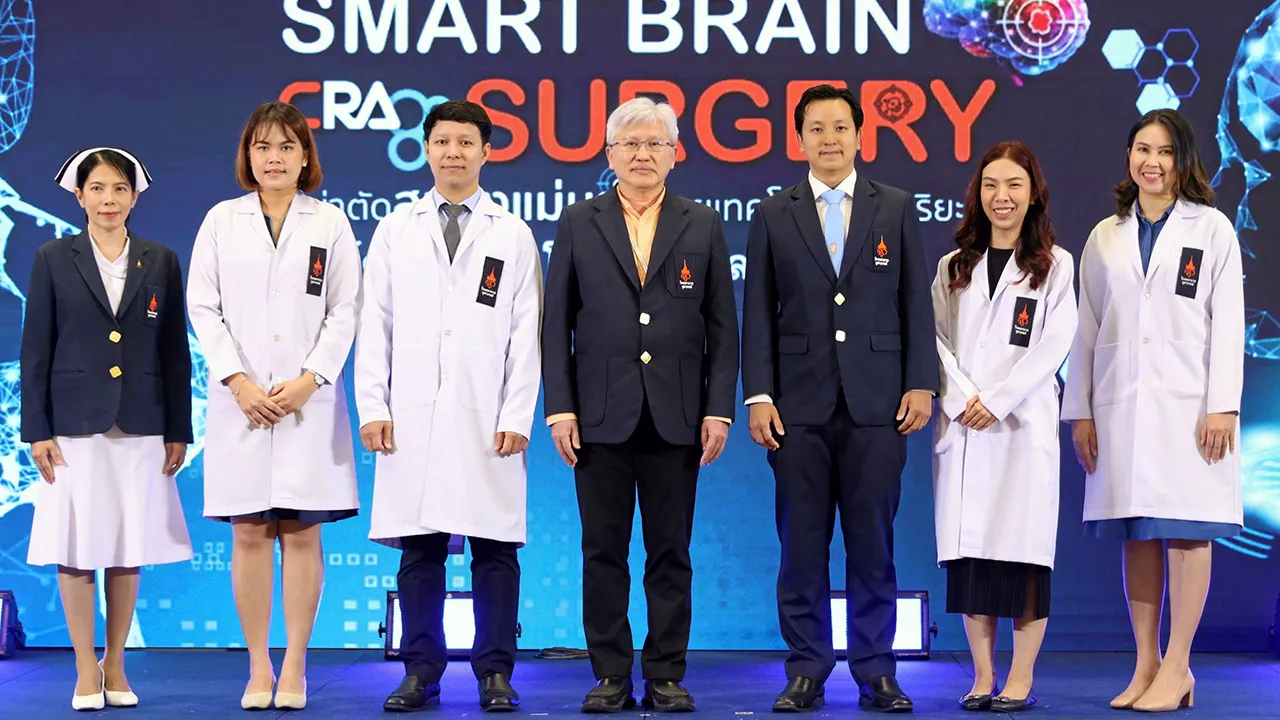 เรียนรู้ไว้ - รศ.นพ.สุรศักดิ์ ลีลาอุดมลิปิ จัดกิจกรรมวันเนื้องอกในสมองโลกปี 2568 เพื่อให้ความรู้เกี่ยวกับโรค พร้อมชมห้องผ่าตัด HYBRID OPERATING ROOM โดยมี ผศ.ป.นพ.ปโยธร เดชะรินทร์ และ นพ.พงศกร พงศาพาส มาร่วมงานด้วย ที่โรงพยาบาลจุฬาภรณ์ วันก่อน.