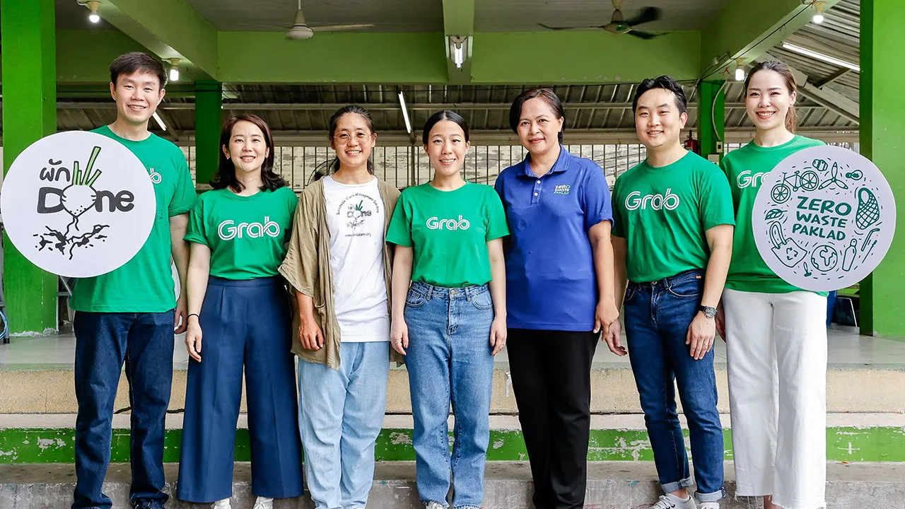 จัดการขยะ จันต์สุดา ธนานิตยะอุดม จัดกิจกรรม “GrabForGood” นำพนักงานเรียนรู้การจัดการขยะ พร้อมแนะนำวิธีเปลี่ยนเศษอาหารให้กลายเป็นปุ๋ยหมักอินทรีย์ด้วยตนเอง โดยมีพนมกร จิระเสถียรพงศ์ มาร่วมงานด้วย ที่โรงเรียนสามัคคีธรรมอิสลาม จ.สมุทรปราการ วันก่อน.