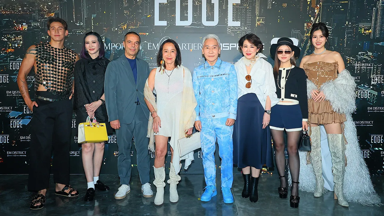 ดูแฟชั่น ศุภลักษณ์ อัมพุช จัดงาน “EMFASHIONICON EDGE 2025” อัปเดตเทรนด์แฟชั่นล่าสุด ต้อนรับเทศกาลไพรด์ โดยมี อาร์มานโด โทโลเมลลี, เกรียงศักดิ์ ตันติพิภพ, อรธิรา ภาคสุวรรณ์, วาสนา อินทะแสง, จุไรรัตน์ ภิรมย์ภักดี และ สมฤทัย รัตนวราห มาร่วมงานด้วย ที่เอ็มสเฟียร์ วันก่อน.