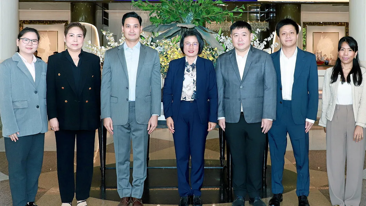 ฟังความเห็น เอมอร เสียงใหญ่ อธิบดีกรมคุ้มครองสิทธิและเสรีภาพ เปิดการประชุมเพื่อรับฟังความคิดเห็นร่างประเมินผลการดำเนินงานตามแผนสิทธิมนุษยชนแห่งชาติ ฉบับที่ 5 โดยมี ผศ.ดร.กิตติ ชยางคกุล และ อนัคพล อิงคะกุล มาร่วมงานด้วย ที่โรงแรมมิราเคิล แกรนด์ วันก่อน.