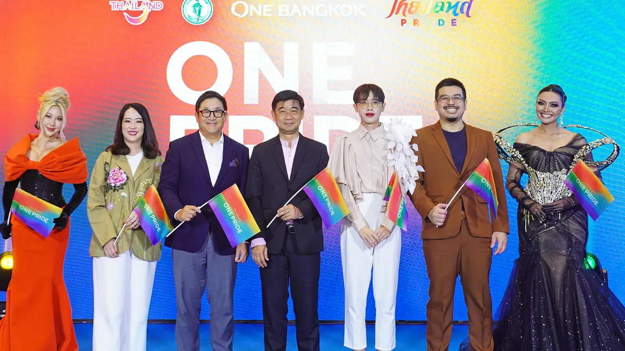 เท่าเทียม อิทธิพล อิงประสาร เปิดงาน “One Bangkok, One Pride” ฉลองเดือนแห่งความภาคภูมิใจ พร้อมให้ทุกคนได้แสดงออกถึงตัวตนอย่างแท้จริงในทุกรูปแบบ โดยมี วรวรรตศรีสอ้าน, พลินี คงชาญศิริ และ คณาสิต พ่วงอำไพ มาร่วมงานด้วย ที่วัน แบงค็อก วันก่อน.