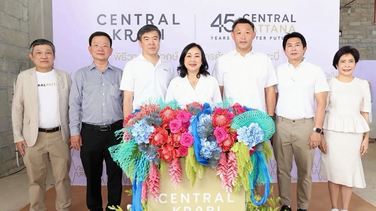 ที่กระบี่ วัลยา จิราธิวัฒน์ จัดพิธีวางศิลาฤกษ์ “ศูนย์การค้าเซ็นทรัล กระบี่” โครงการมิกซ์ยูสแห่งอนาคตใจกลางจังหวัด พร้อมเตรียมเปิดให้บริการในเดือนตุลาคม โดยมี วุฒิเกียรติ เตชะมงคลาภิวัฒน์, ชาตรี โกวิทานุพงศ์ และ กันตภณ ผาณิตรัตน์ มาร่วมในพิธีด้วย ที่ จ.กระบี่ วันก่อน.