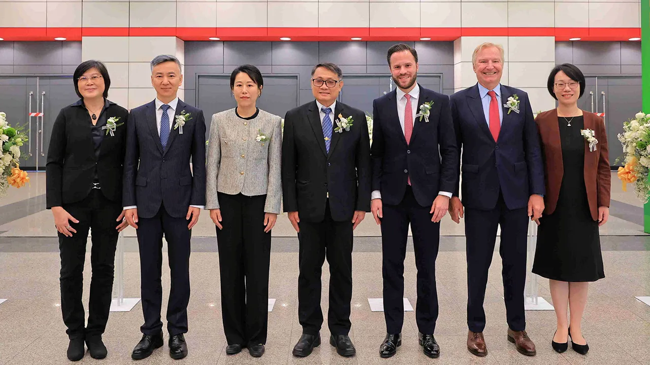 อุปกรณ์ป้องกัน ร.อ.สาโรจน์ คมคาย, จาง เซี่ยวเซี่ยว, มาริอุส แบร์เลอมันน์ และ เหลย ลี่หมิน เปิด “CIOSH Thailand 2025” งานแสดงมหกรรมสินค้าด้านอุปกรณ์ป้องกันภัยส่วนบุคคล เพื่อยกระดับมาตรฐานความปลอดภัยในสถานที่ทำงาน ที่ไบเทค บางนา วันก่อน.