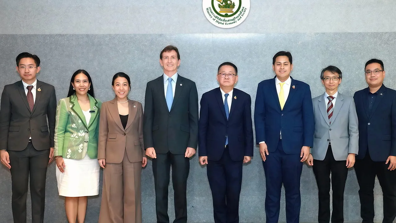 เวลคัม อเล็กซ์ ฮันเกต เข้าพบ ประเสริฐ จันทรรวงทอง ในโอกาสนำผู้บริหารจาก Grab Holding มาติดตามการดำเนินธุรกิจในไทย โดยมี พรรณธนู วรรณกางซ้าย, ดร.ชัยชนะ มิตรพันธ์ และ ดร.สักกเวท ยอแสง มาร่วมงานด้วย ที่ สนง.ใหญ่ บริษัทโทรคมนาคมแห่งชาติ วันก่อน.