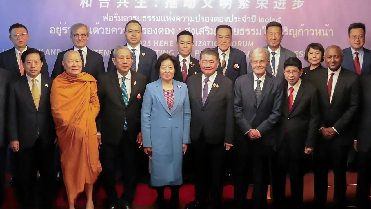 งานสำคัญ พินิจ จารุสมบัติ และ ซุน ชุนหลาน เปิดการประชุม “ฟอรั่มอารยธรรมแห่งความปรองดอง 2025” โดยมี สมเด็จพระมหารัชมงคลมุนี, ภูมิธรรม เวชยชัย, วิษณุ เครืองาม, หาน จื้อเฉียง และ เฟอร์แม็ง มาต็อกโก มาร่วมงานด้วย ที่โรงแรมแชงกรี-ลา วันก่อน.
