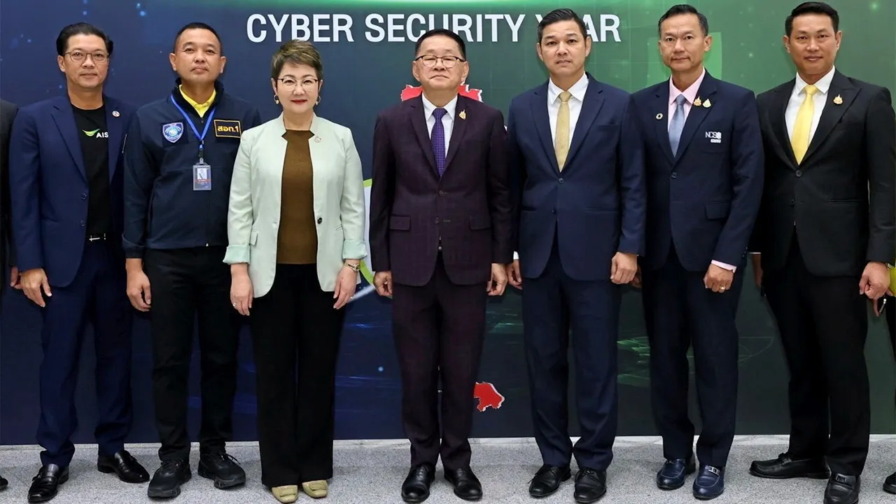 รวมพลัง ประเสริฐ จันทรรวงทอง รมว.ดีอีเอส เปิดงานเสวนา “Zero Scam Thailand : รวมพลังหยุดภัยไซเบอร์ สู่สังคมปลอดภัย” เพื่อมุ่งมั่นสร้างเครือข่ายดิจิทัลปลอดภัยในทุกมิติ โดยมีพล.อ.ต.อมร ชมเชย และ สายชล ทรัพย์มากอุดม มาร่วมงานด้วย ที่ศูนย์ราชการ แจ้งวัฒนะ วันก่อน.