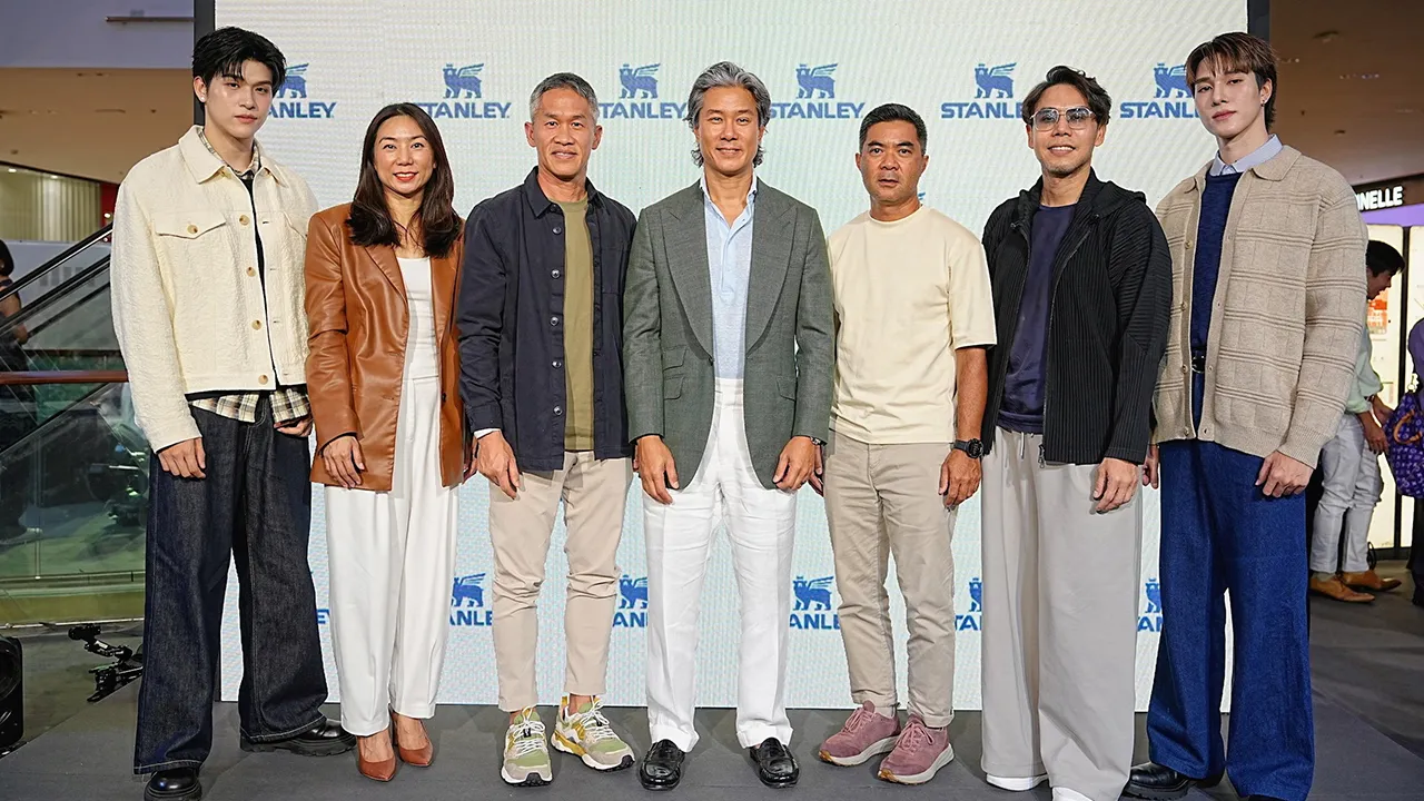 ตามไปซื้อ ณัฐพล ปัทมพงศ์ เปิดป๊อปอัปสโตร์ของ Stanley แก้วเก็บอุณหภูมิสุดเก๋าสัญชาติอเมริกัน รวบรวมคอลเลกชันใหม่ คอลเลกชันพิเศษและแก้วรุ่นท็อปฮิตให้เลือกช็อปแบบครบครัน โดยมี ธนรักษ์ ธนันต์มณี และ ชนภัฏ จาตุรงคกุล มาร่วมงานด้วย ที่เซ็นทรัลเวิลด์ วันก่อน.