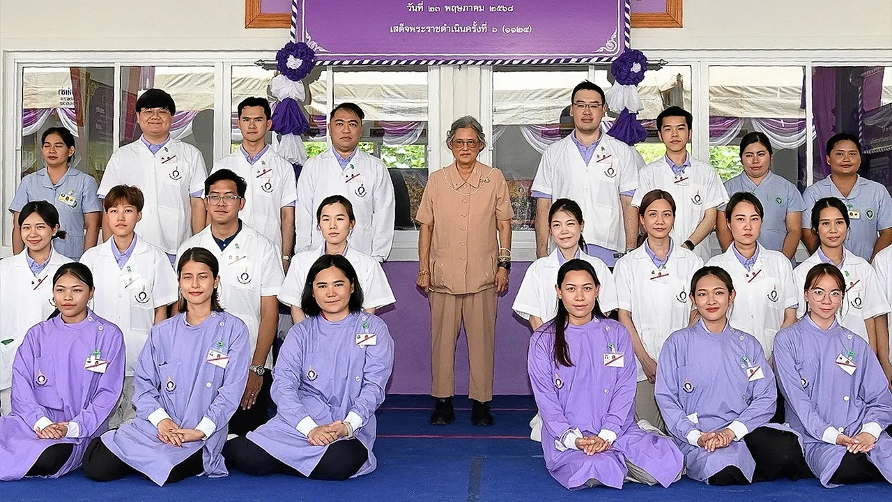 สมเด็จพระกนิษฐาธิราชเจ้า กรมสมเด็จพระเทพรัตนราชสุดาฯ สยามบรมราชกุมารี เสด็จฯไปทรงเปิดโรงเรียนตำรวจตระเวนชายแดนท่านผู้หญิงอังกาบ บุณยัษฐิติ (บ้านคลองวาย) ณ อำเภอวิภาวดี จังหวัดสุราษฎร์ธานี  เมื่อวันก่อน.