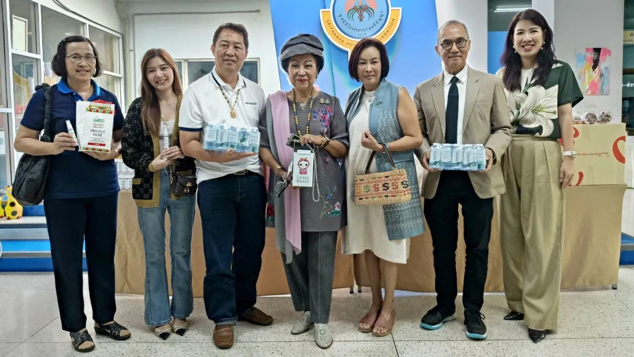 ช่วยผู้ป่วย ลลิสา จงบารมี มอบเครื่องอุปโภคบริโภค เพื่อนำไปช่วยเหลือผู้ป่วยยากไร้โรงพยาบาลศรีธัญญา โดยมี นพ.มัยธัช สามเสน, พญ.ศศินี โภคโต, นิธิวงศ์ โลหะวัฒนะกุล, อาภรณ์ ฐานานุวัฒน์ และ ภัสร์ณมน เลิศพูนเกิด มาร่วมมอบด้วย ที่มูลนิธิโรงพยาบาลศรีธัญญา วันก่อน.