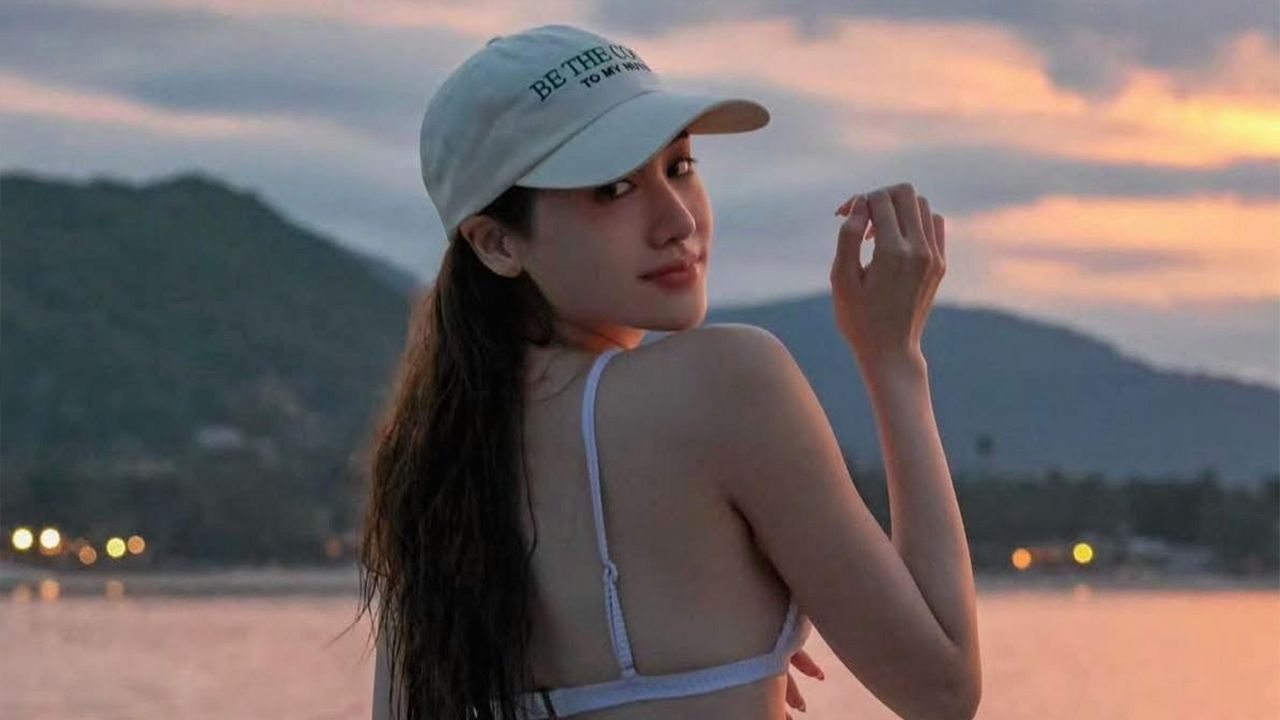 ช่วงนี้ชอบทะเลเป็นพิเศษ พิม–พิมประภา อินเลิฟครั้งใหม่ ยอมรับศึกษาดูใจหนุ่ม ไฮโซแทม–ชวนันท์ แห่ง Cocotams เกาะสมุย มี เอมมี่–มรกต เป็นแม่สื่อ