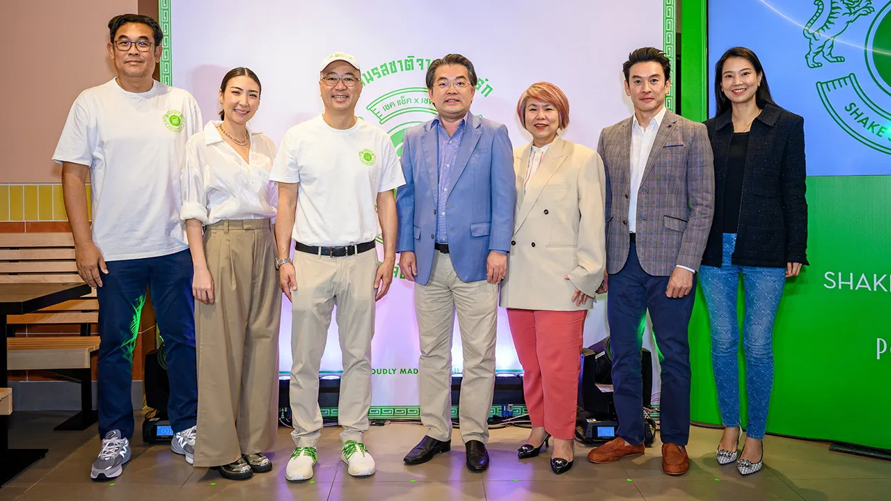 อร่อยมาก - ธีรวัฒน์ ตรีรัตน์ดิลกกุล เปิดตัวเมนูพิเศษเบอร์เกอร์หมูแจ่วบาร์บีคิว เบอร์เกอร์เนื้อฉ่ำพริกไทยดำ ข้าวเหนียวมะม่วงมิลค์เชคและมันทอดซอสซี๊ด สำหรับลูกค้าบัตรเครดิตยูโอบี โดยมี สุพรทิพย์ พงศาชำนาญกิจ มาร่วมงานด้วย ที่ร้าน Shake Shack วันก่อน.