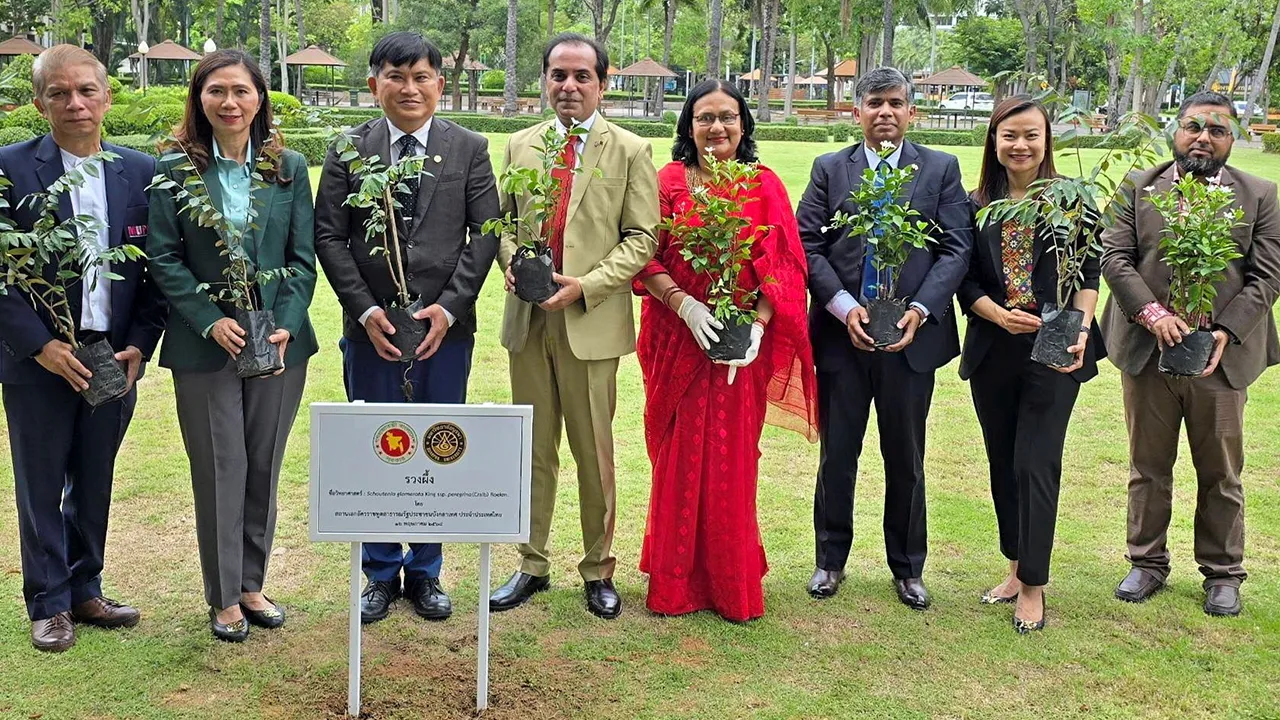 สร้างสัมพันธ์ รศ.ดร.วัชรินทร์ กาสลัก จัดงานเทศกาลเบงกาลีและวันวิสาขบูชา พร้อมการแสดงวัฒนธรรมของไทยและบังกลาเทศ โดยมี ไฟยาส เมอร์ชิด กาซี, ผศ.ดร.พรรณวลัย เกวะระ, ผศ.ดร.รณชัย รัตนเศรษฐ และ พจนา พะเนียงเวทย์ มาร่วมงานด้วย ที่มหาวิทยาลัยบูรพา วันก่อน.