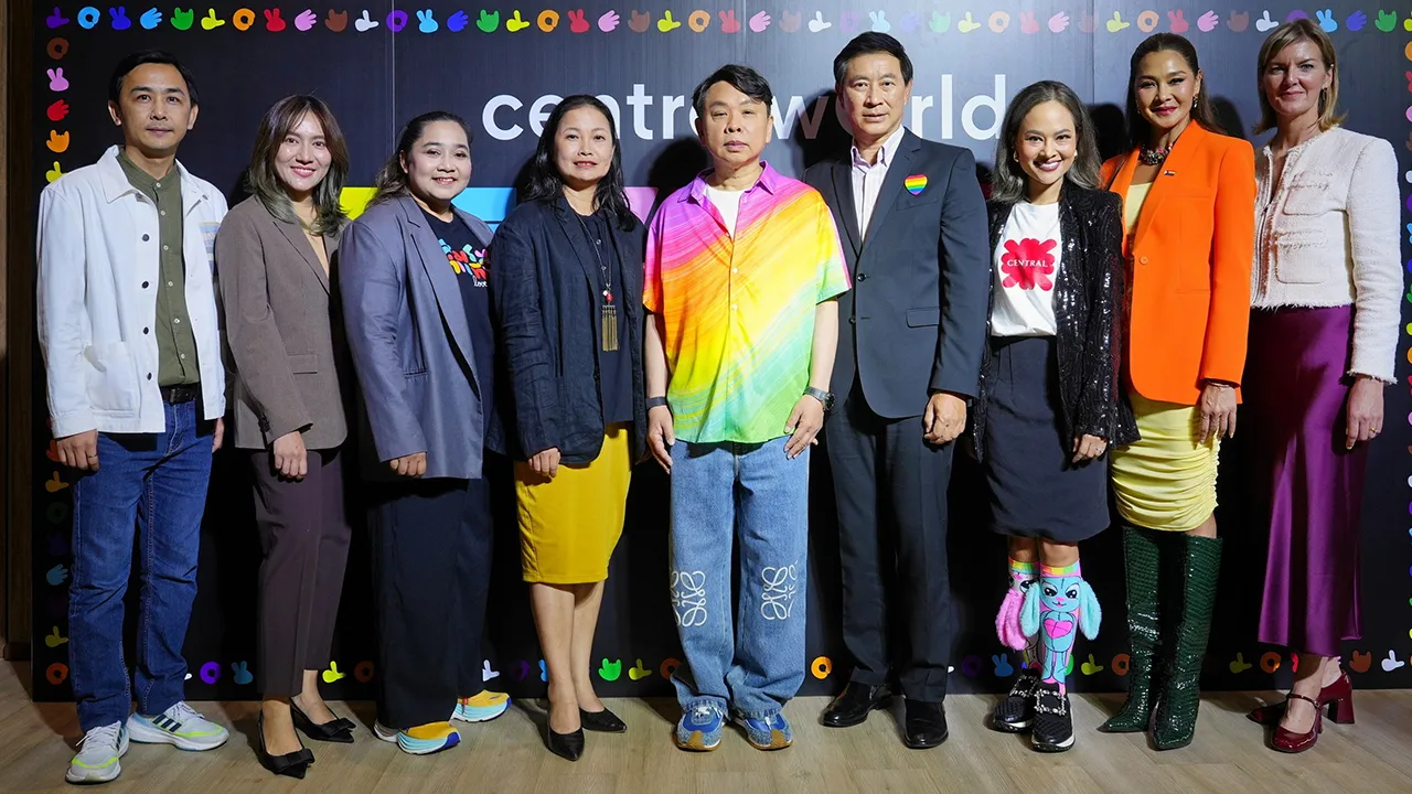 ไม่แตกต่าง ดร.ณัฐกิตติ์ ตั้งพูลสินธนา และ เมทินี กิ่งโพยม แถลงข่าวการจัดงาน “CentralwOrld Love With Pride 2025” พื้นที่ความหลากหลายและการเคารพในความแตกต่างทุกมิติของมนุษย์ โดยมี ภิมุข สิมะโรจน์ และ สุนันทา หามนตรี มาร่วมงานด้วย ที่เซ็นทรัลเวิลด์ วันก่อน.