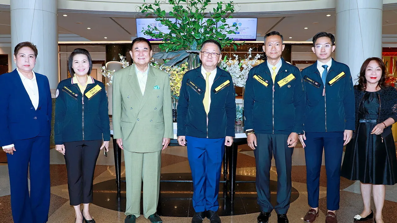 ประชาคมไซเบอร์ ดร.อัศวิน อิงคะกุล ให้การต้อนรับ ประเสริฐ จันทรรวงทอง รมว.ดีอีเอส ในโอกาสเปิดการประชุมประชาคมไซเบอร์แห่งชาติ 2568 โดยมี พล.อ.ต.อมร ชมเชย, ผศ.ดร.วราภรณ์ พรหมวิกร และ อัฐฐเสฏฐ จุลเสฏฐพานิช มาร่วมงานด้วย ที่ รร.มิราเคิล แกรนด์ วันก่อน.