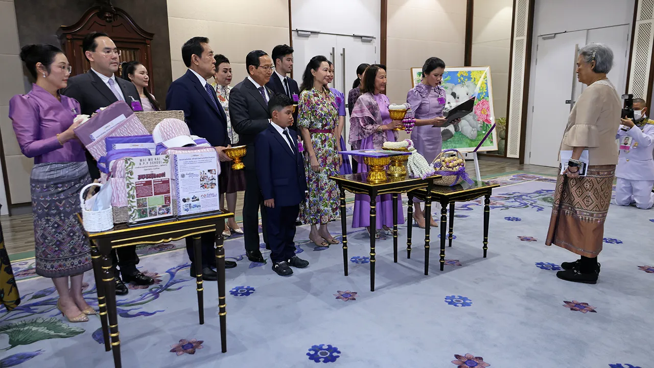 สมเด็จพระกนิษฐาธิราชเจ้า กรมสมเด็จพระเทพรัตนราชสุดาฯ สยามบรมราชกุมารี เสด็จออก ณ วังสระปทุม พระราชทานพระราชวโรกาสให้ นันทิยา อินทรลิบ นำผู้สนับสนุนการจัดงานและเชฟในงาน “Bangkok Chef Charity 2025” ครั้งที่ 12 เฝ้าฯทูลเกล้าฯถวายเงินรายได้จากการจัดงาน เพื่อสมทบทุนมูลนิธิเทพรัตนเวชชานุกูล เมื่อวันก่อน.