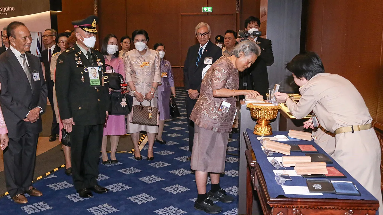สมเด็จพระกนิษฐาธิราชเจ้า กรมสมเด็จพระเทพรัตนราชสุดาฯ สยามบรมราชกุมารี เสด็จพระราชดำเนินไปทอดพระเนตร นิทรรศการ “150 ปี กระทรวงการต่างประเทศ” ณ วิเทศสโมสร กระทรวงการต่างประเทศ เมื่อวันก่อน.