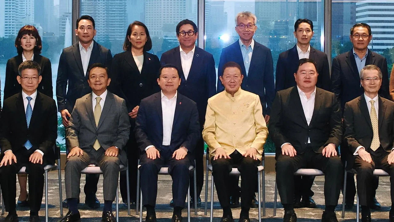 ร่วมมือ ฐาปน สิริวัฒนภักดี จัดการประชุม Thailand Supply Chain Network ครั้งที่ 1 เพื่อยกระดับความร่วมมือในการพัฒนาธุรกิจอย่างยั่งยืน โดยมี สนั่น อังอุบลกุล, ดร.กอบศักดิ์ ภูตระกูล และ ดร.คงกระพัน อินทรแจ้ง มาร่วมประชุมด้วย ที่ศูนย์การประชุมแห่งชาติสิริกิติ์ วันก่อน.